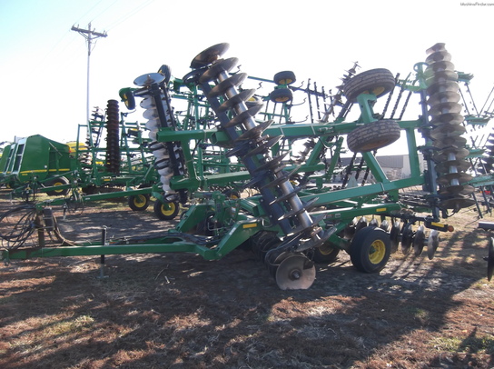 2011 John Deere 637