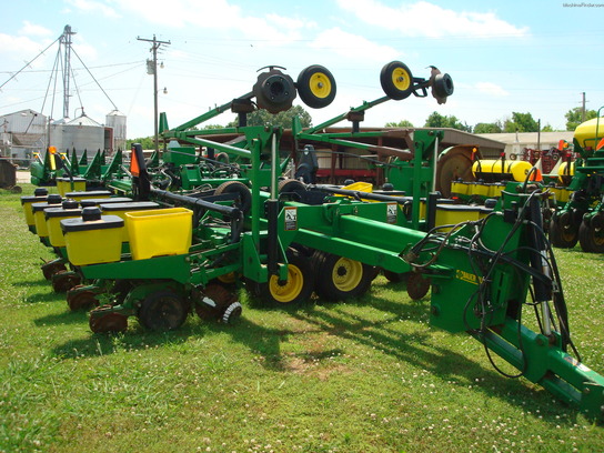 2005 John Deere DB44