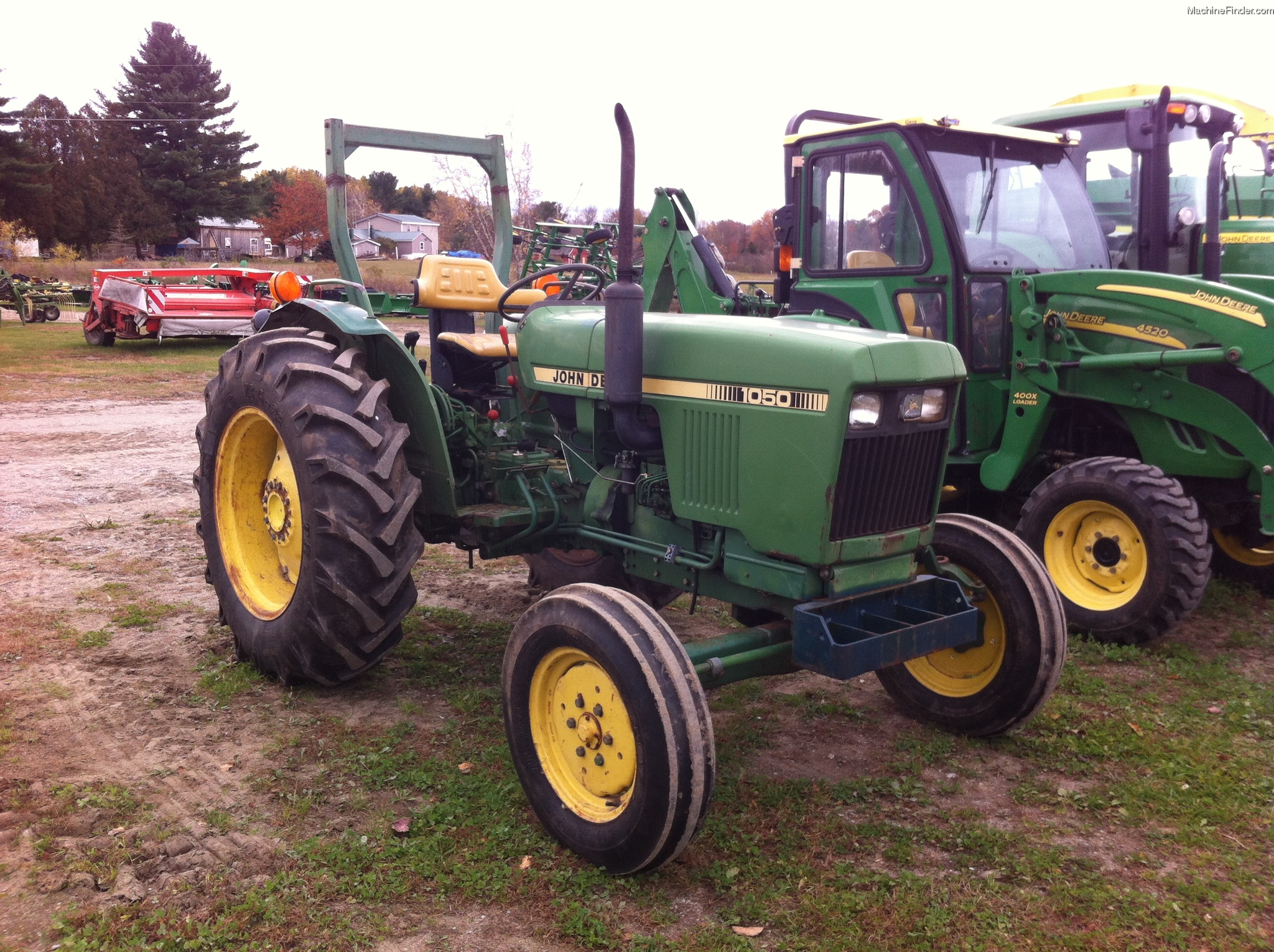 1981 John Deere 1050 Tractors Compact (140hp.) John Deere