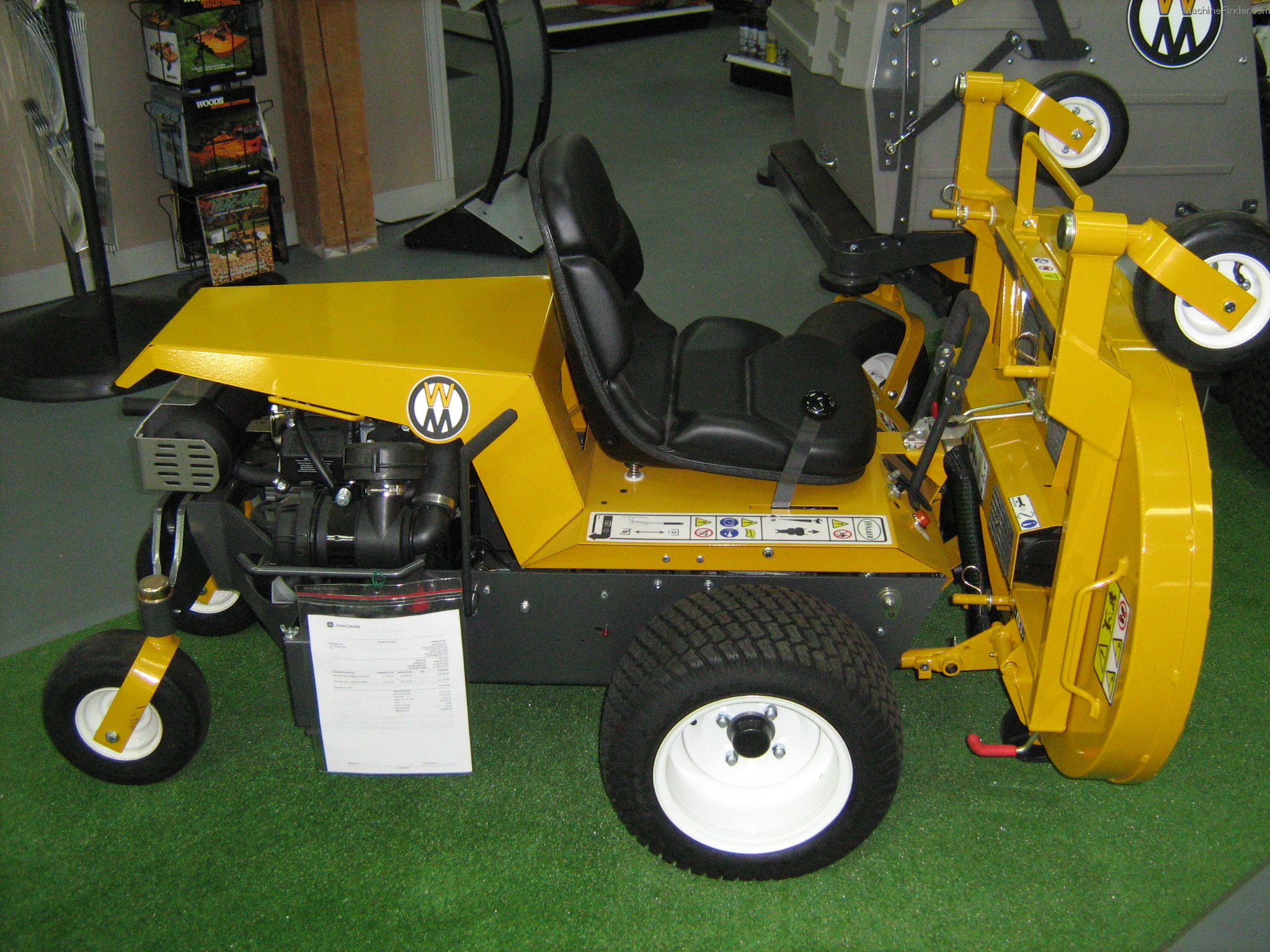 2014 Walker MODEL B Lawn & Garden and Commercial Mowing John Deere