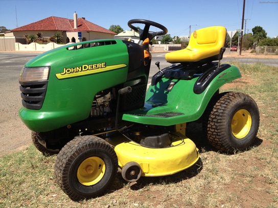  John Deere L100