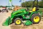  John Deere 3320