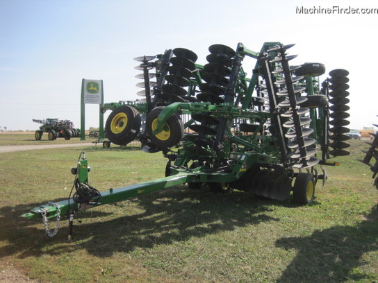 2011 John Deere 637