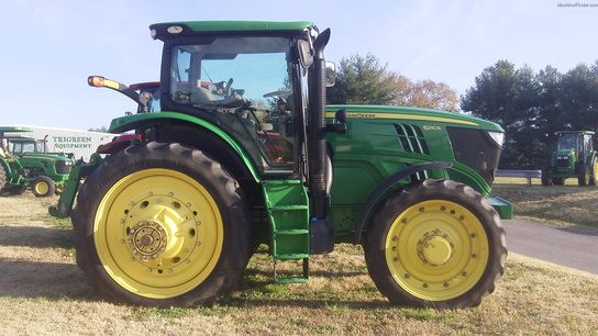2011 John Deere 6210R