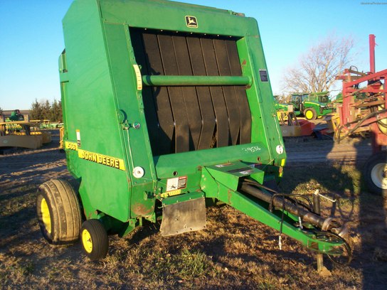 1998 John Deere 566