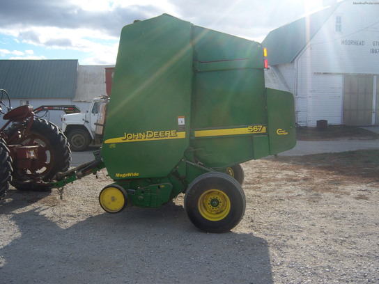 2004 John Deere 567