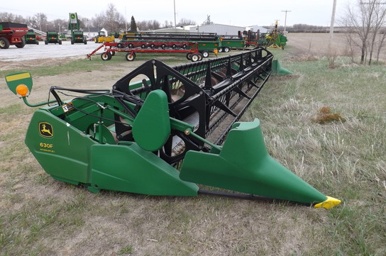 2004 John Deere 630FLEX PLATFORM NEW SICKLE