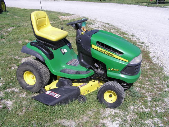 2010 John Deere LA145