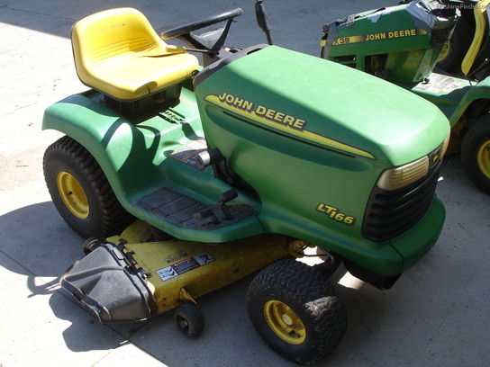1999 John Deere LT166