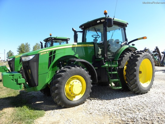 2011 John Deere 8235R