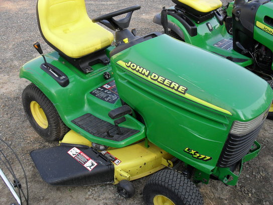 2000 John Deere LX277
