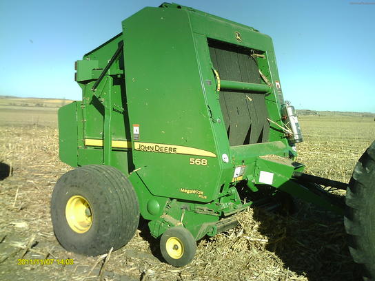 2011 John Deere 568