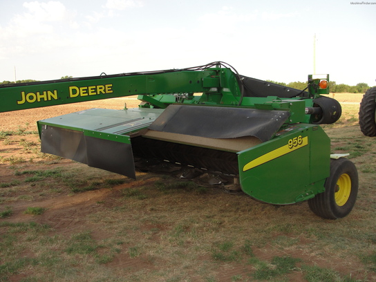 2011 John Deere 956