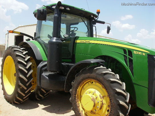 2011 John Deere 8235R