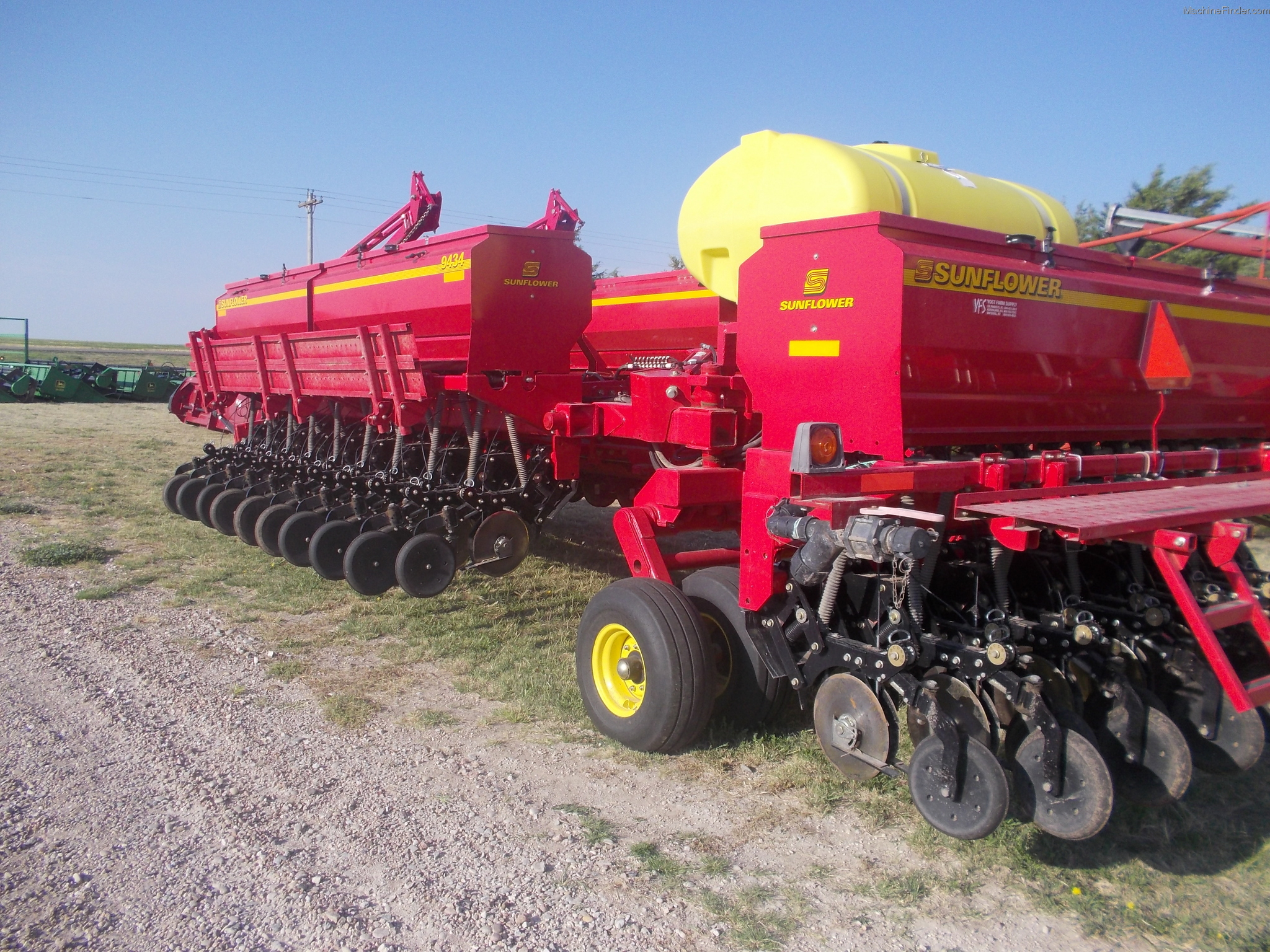 2010 Sunflower 943440 Planting & Seeding Box Drills John Deere