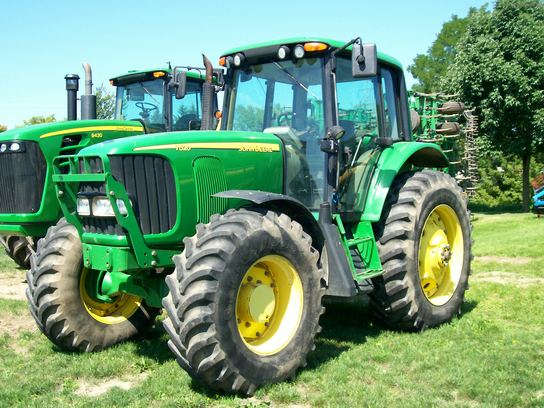 2004 John Deere 7520