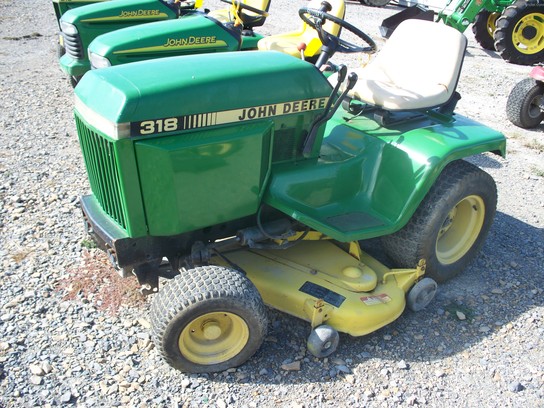  John Deere 318
