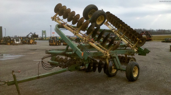  John Deere 220