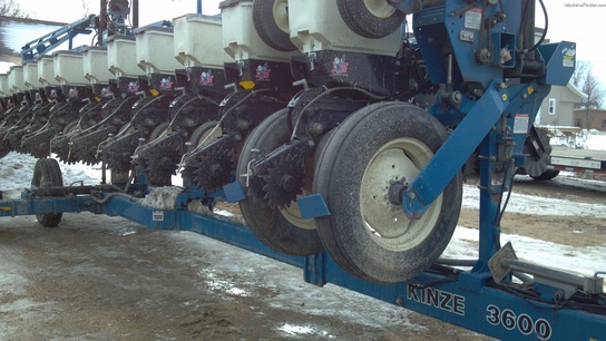2003 Kinze 3600