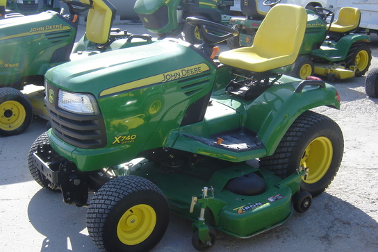 2011 John Deere X740