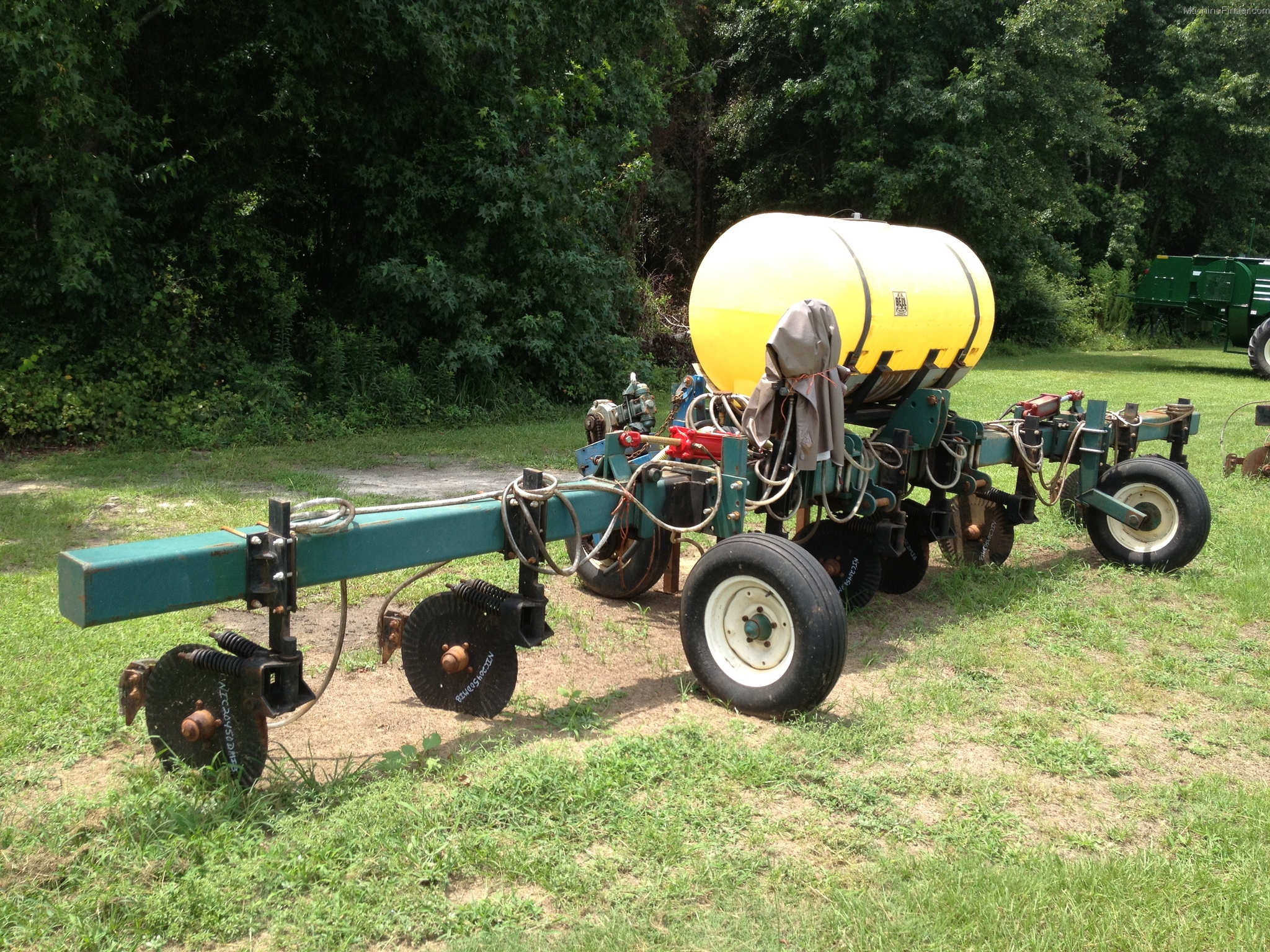 2006 Bell 8 Row Nitrogen Applicator Miscellaneous John Deere