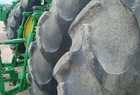  John Deere 8235R