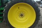  John Deere 8235R