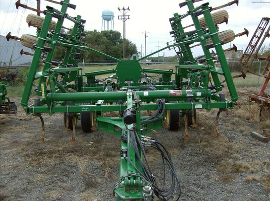  John Deere 2210
