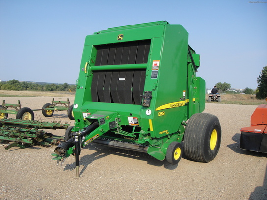 2010 John Deere 568