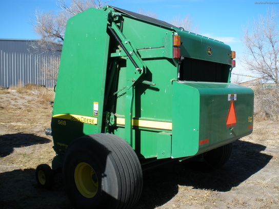 2011 John Deere 568