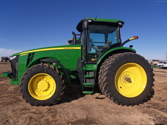 2012 John Deere 8235R