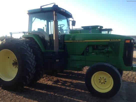 1996 John Deere 8200