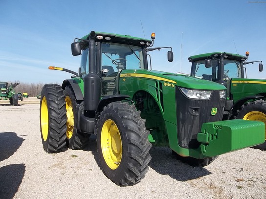 2012 John Deere 8260R