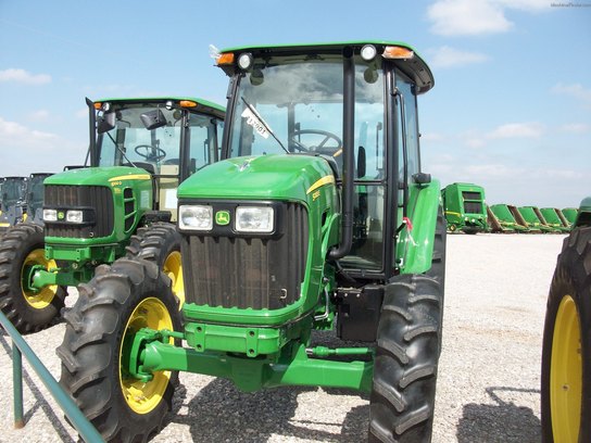 2013 John Deere 5083E