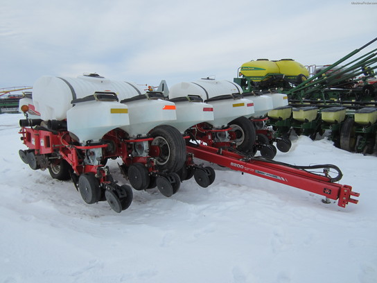 2011 White 8222