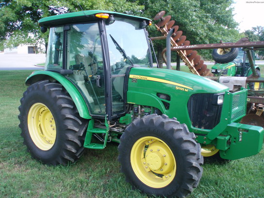 2009 John Deere 5095M