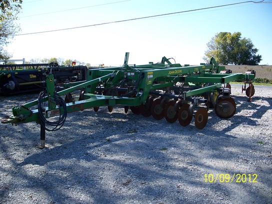 2008 John Deere 2700