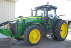 2011 John Deere 8260R