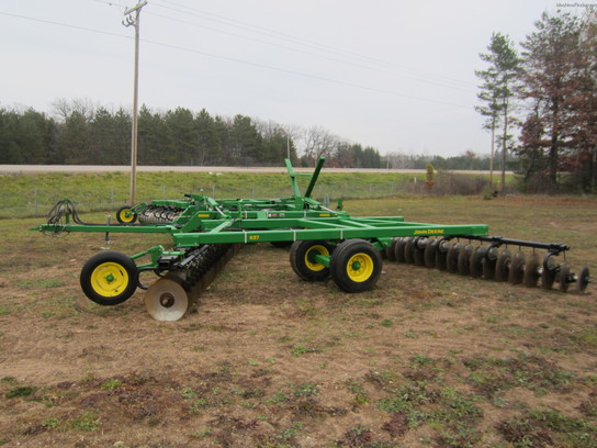 2010 John Deere 637