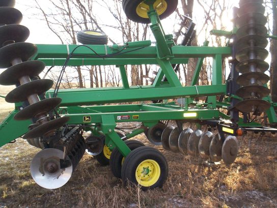 2001 John Deere 637
