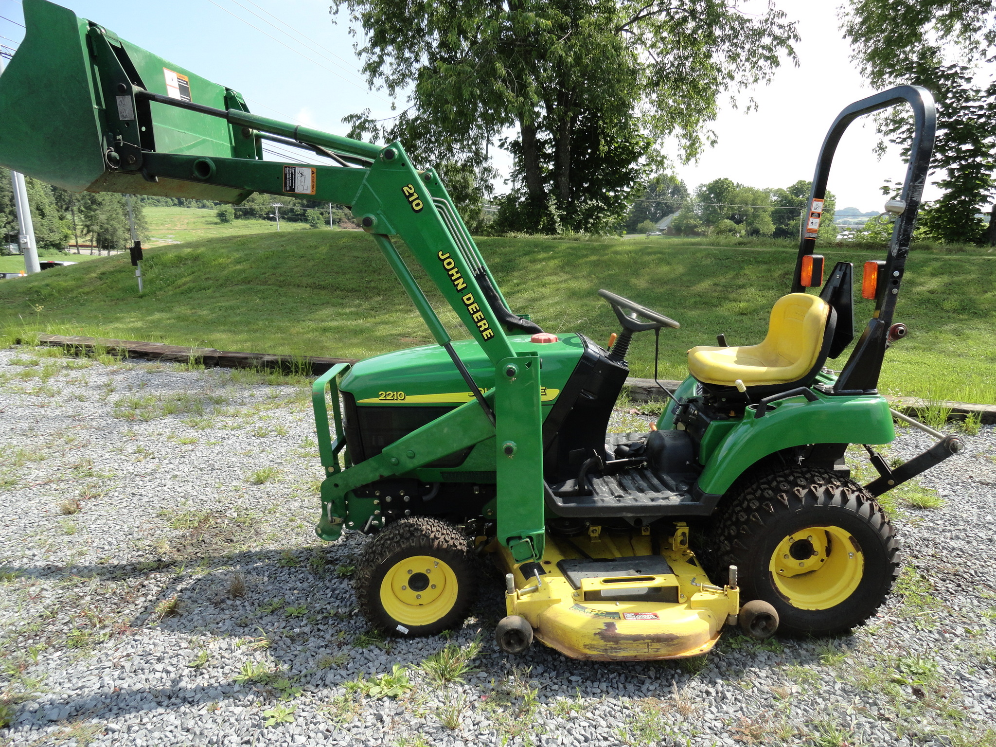 2003 John Deere 2210 Tractors Compact (140hp.) John Deere