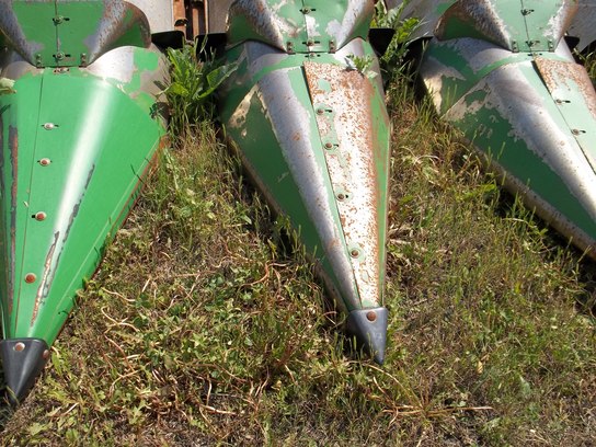  John Deere 843