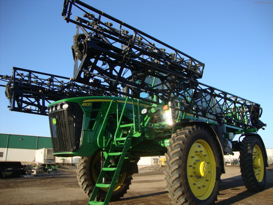 2011 John Deere 4930