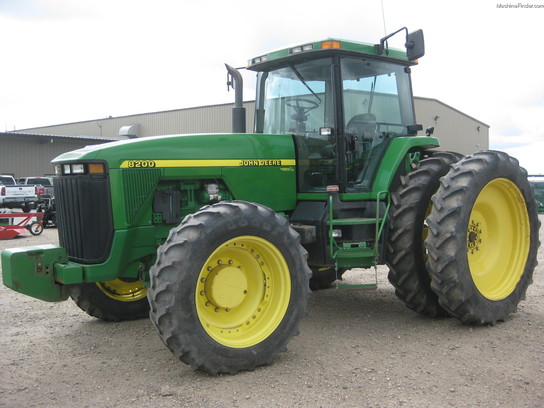 1997 John Deere 8200