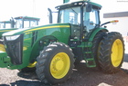 John Deere 8235R