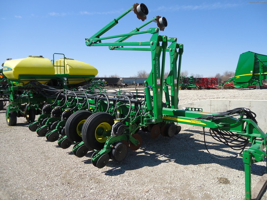 2004 John Deere 1770NT CCS 16-30