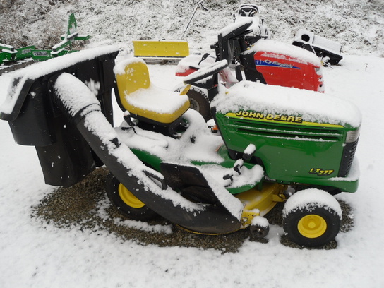1999 John Deere LX277