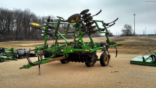 2001 John Deere 714