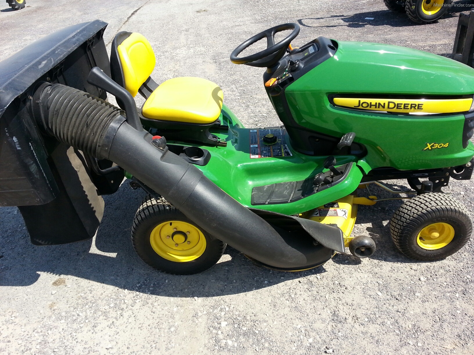 2010 John Deere X304 Lawn & Garden and Commercial Mowing John Deere