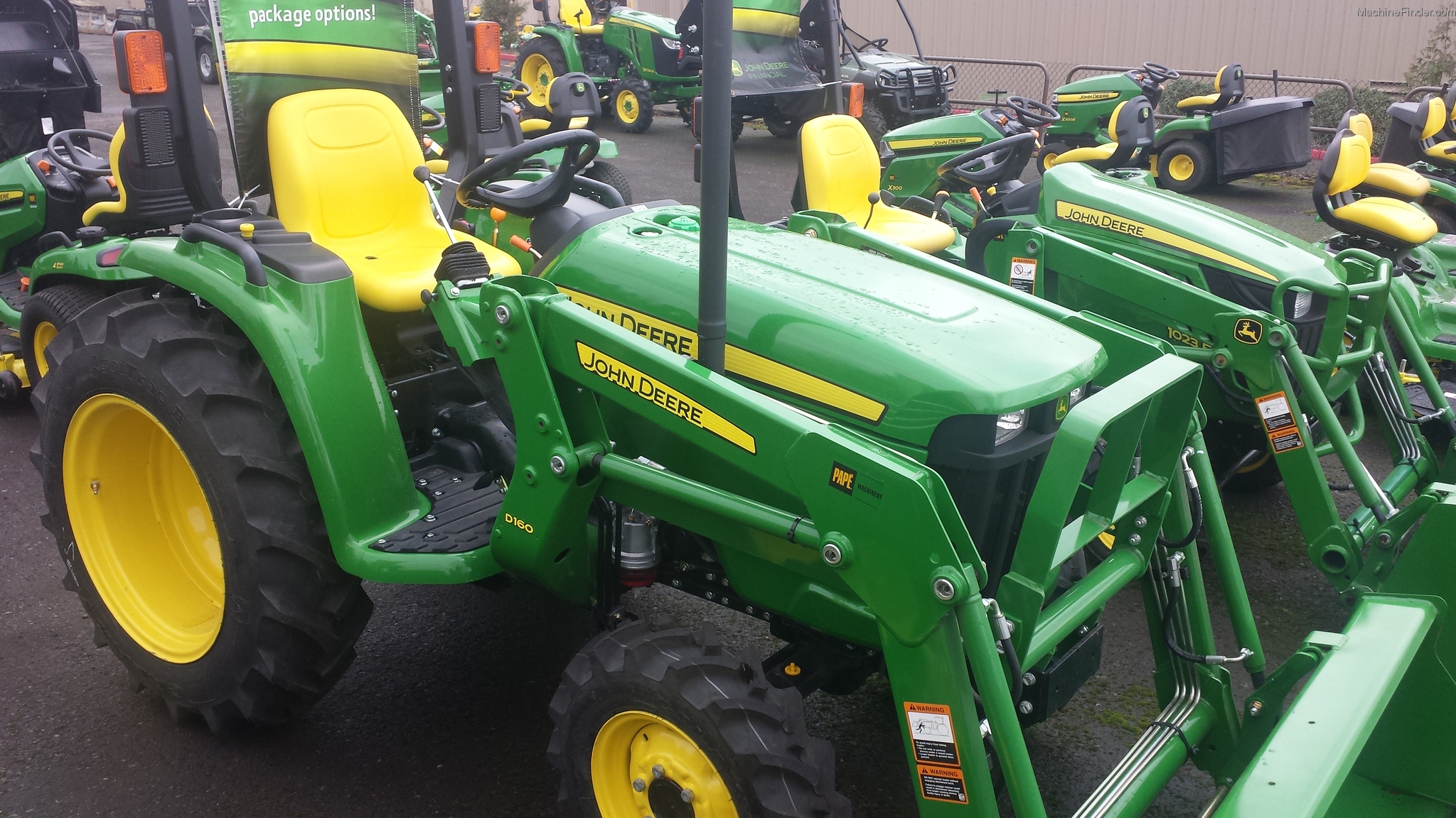 2014 John Deere 3032E Tractors Compact (140hp.) John Deere